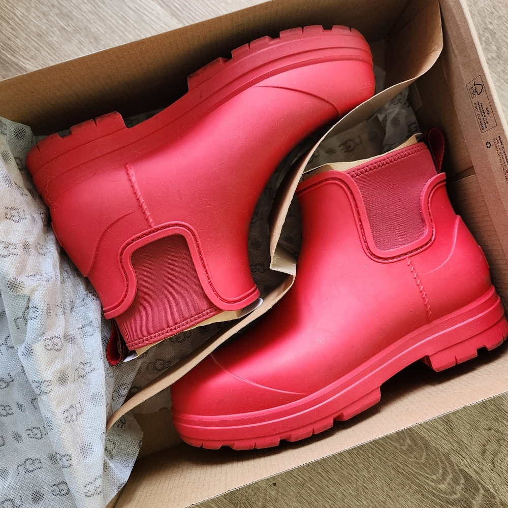 UGG Women's Droplet Rain Boot Samba Red Size 9